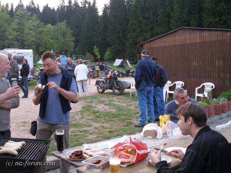 der platz fuellt sich, der rest auch.jpg